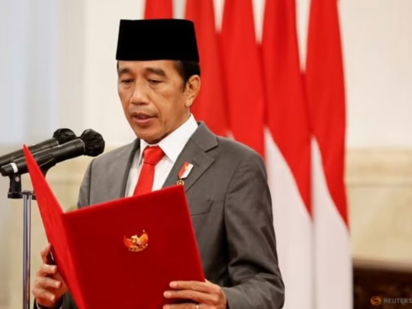 Indonesian President Joko Widodo reads out vows taken by newly appointed ministers and deputy ministers during an inauguration at a Presidential Palace in Jakarta, Indonesia, on Jun 15, 2022. 
