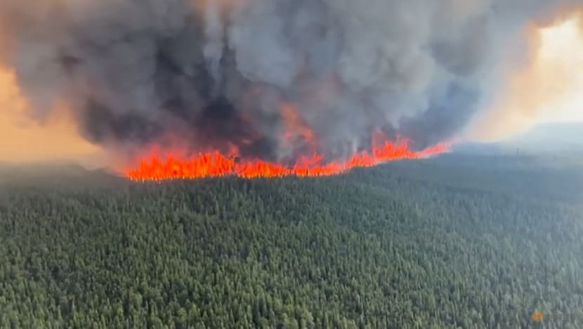 Wildfires spread in British Columbia, Quebec sees signs of progress Wildfires spread in British Columbia, Quebec sees signs of progress