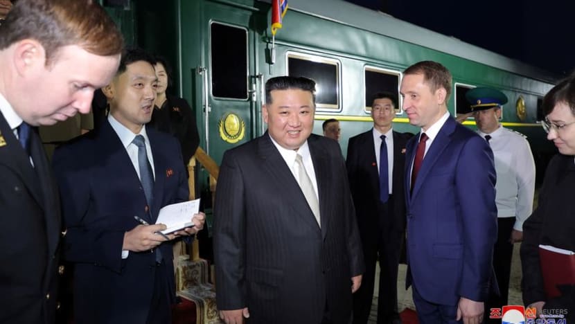 O líder da Coreia do Norte Kim Jon-un chega a Khasan, na Rússia, para encontro com Putin