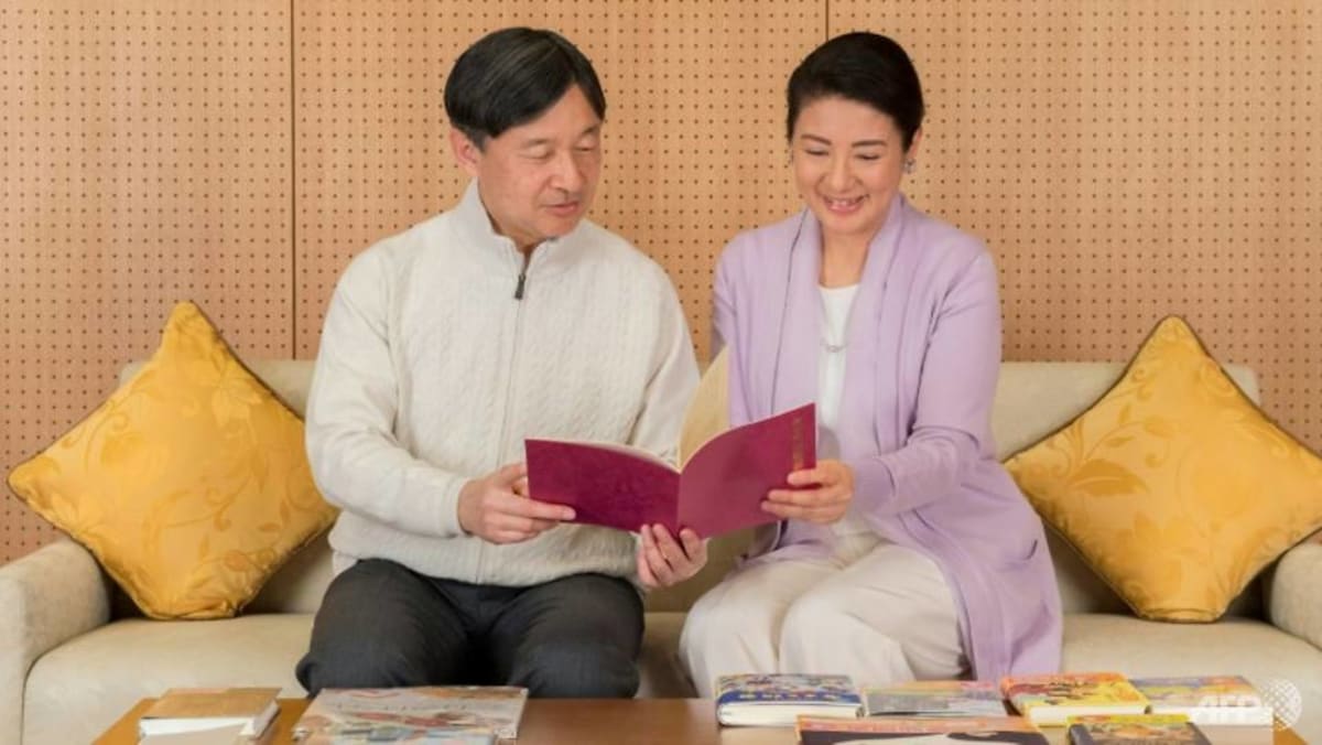 Pasangan kekaisaran baru Jepang menghadapi tradisi yang berat