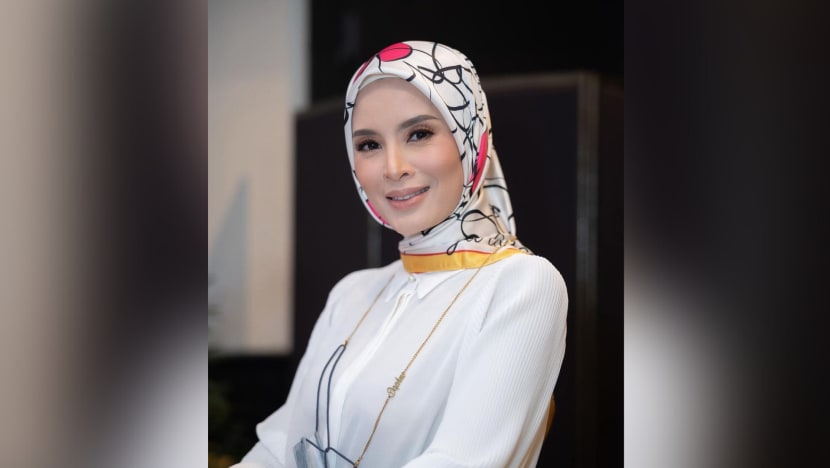 Daphne Iking kongsi kisah mula berhijab, 'rasa bogel kalau tak pakai' Daphne Iking kongsi kisah mula berhijab, 'rasa bogel kalau tak pakai'