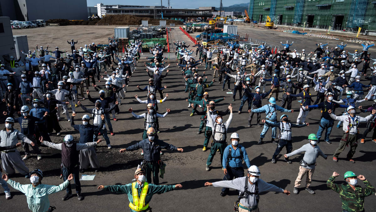 One two three The Japanese stretch routine performed by