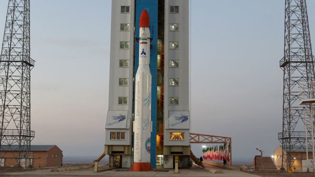 Iran mengatakan roket mengirim tiga ‘muatan penelitian’ ke luar angkasa