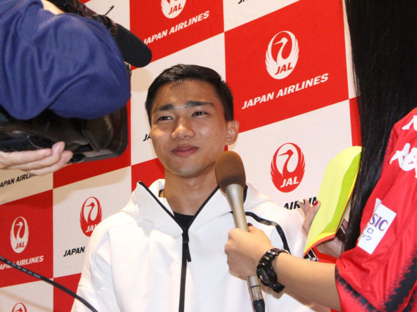Chanathip Songkrasin being interviewed by Japanese media upon his arrival at the New Chitose Airport in Sapporo late Tuesday.  About 100 people, including fans and members of the media, turned up. He is the first Thai player to be signed by a J.League 1 club. Photo: Consadole Sapporo Facebook page