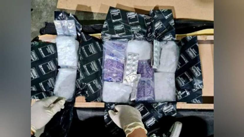 15kg of drugs worth S$2.3 million seized at Woodlands Checkpoint 15kg of drugs worth S$2.3 million seized at Woodlands Checkpoint