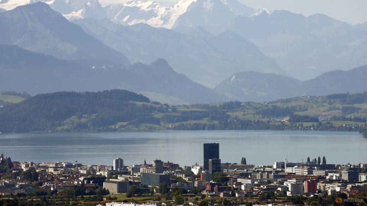 Swiss dengan pajak rendah memberikan suara pada tarif pajak perusahaan minimum global
