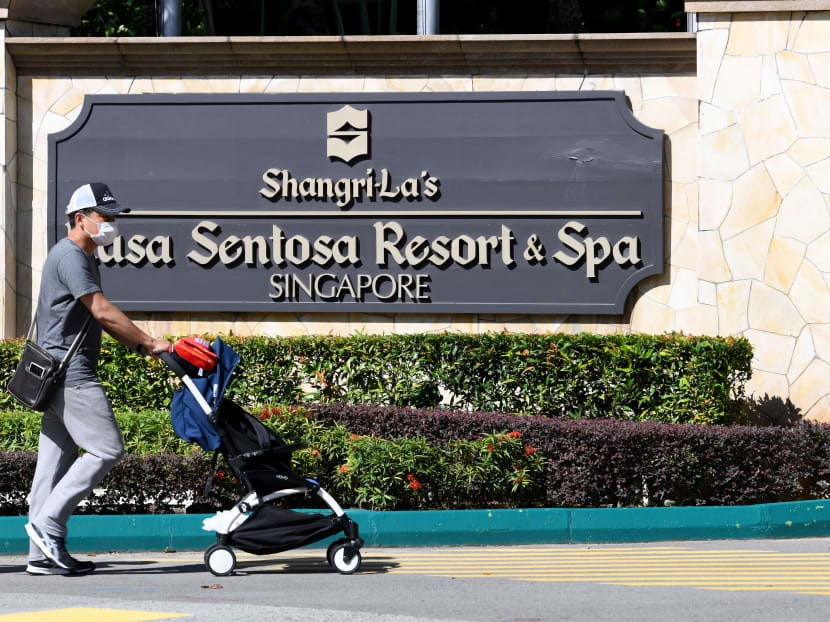 A man wears a face mask outside Shangri-La's Rasa Sentosa Resort and Spa in Singapore on January 24, where the first patient confirmed with the Wuhan virus in Singapore had stayed before being admitted to hospital.