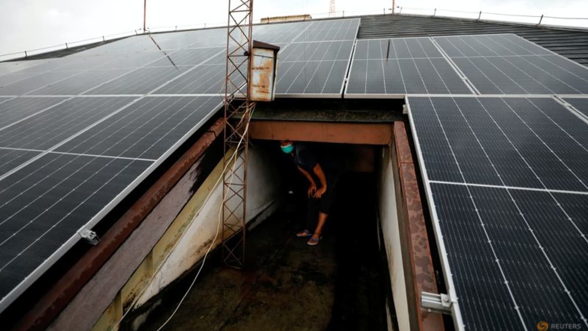 Indonesia yang bergantung pada batubara mulai memanfaatkan potensi tenaga surya yang besar
