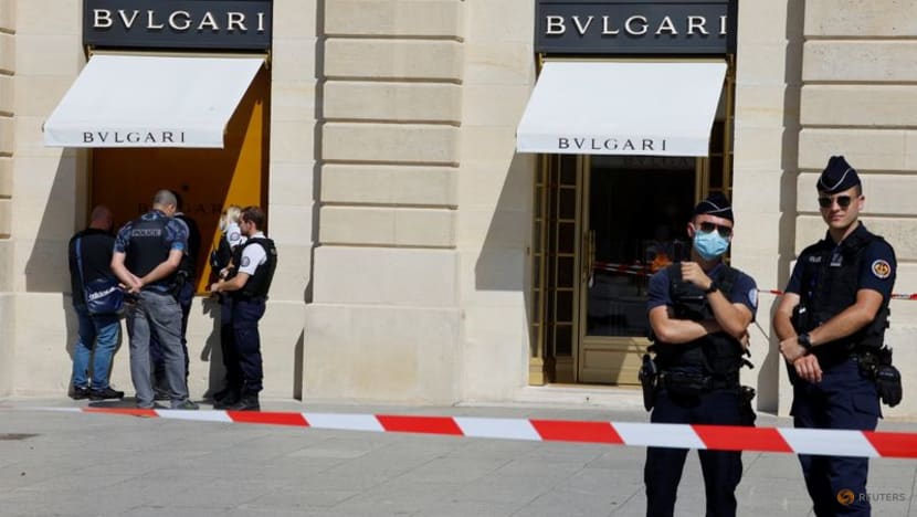 Armed robbers hit luxury jewellery boutique on Place Vendome in Paris Armed robbers hit luxury jewellery boutique on Place Vendome in Paris