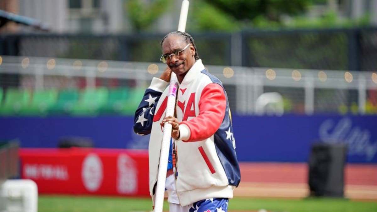 Snoop Dogg lights up US trials in sprint, commentary stint