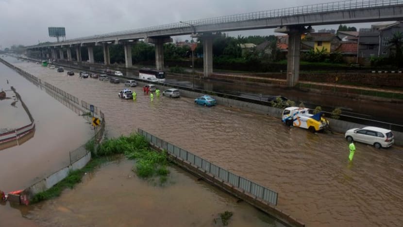 Indonesia floods leave nearly 30 dead, several missing Indonesia floods leave nearly 30 dead, several missing