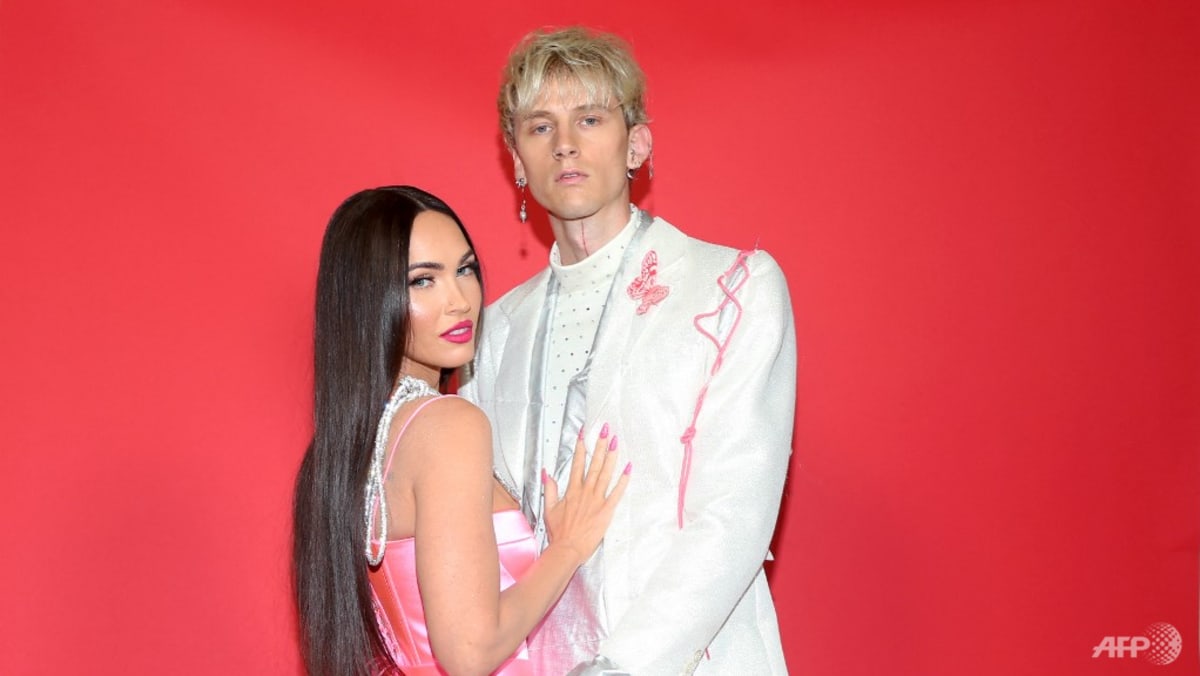 megan-fox-and-machine-gun-kelly-engaged-she-said-yes-and-then-they-drank-each-other-s-blood