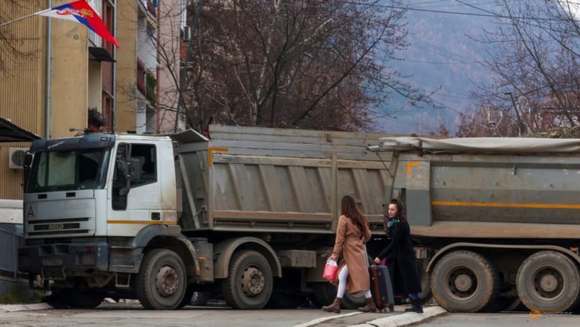 US, EU, NATO urge restraint as Serbia-Kosovo border crossings close US, EU, NATO urge restraint as Serbia-Kosovo border crossings close