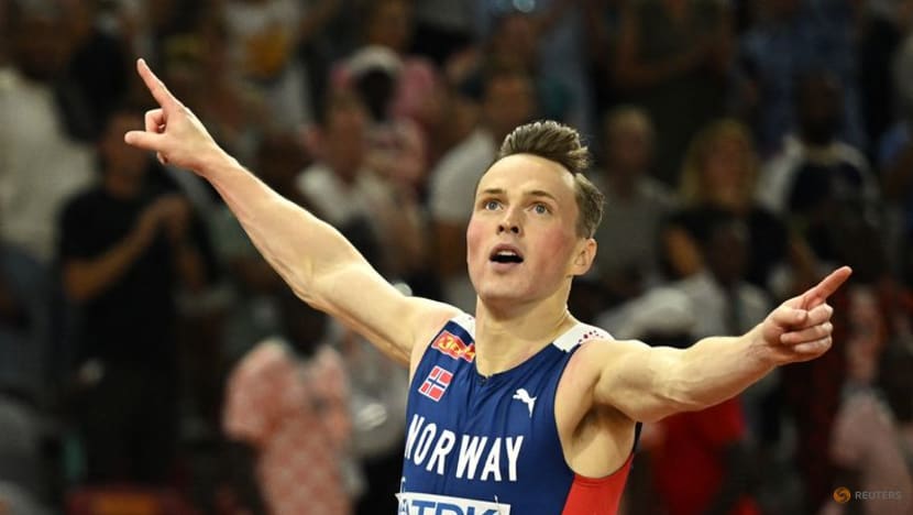 Warholm back on top of world 400-hurdles podium