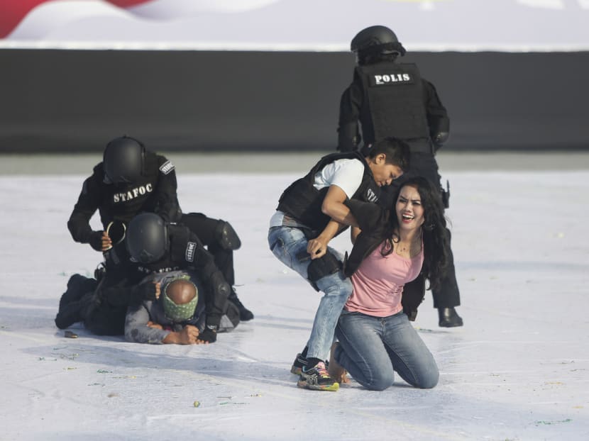 Malaysian Special Task Force police personnel demonstrates a terrorist scenario during the 59th National Day celebrations at the Independence Square in Kuala Lumpur, Malaysia on Wednesday, Aug. 31, 2016. Photo: AP