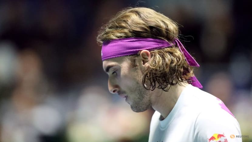 Alcaraz makes winning start in Paris, De Minaur stuns Medvedev Alcaraz makes winning start in Paris, De Minaur stuns Medvedev