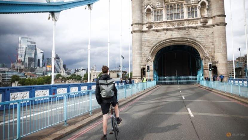 London's Tower Bridge gets stuck open for second time in a year London's Tower Bridge gets stuck open for second time in a year