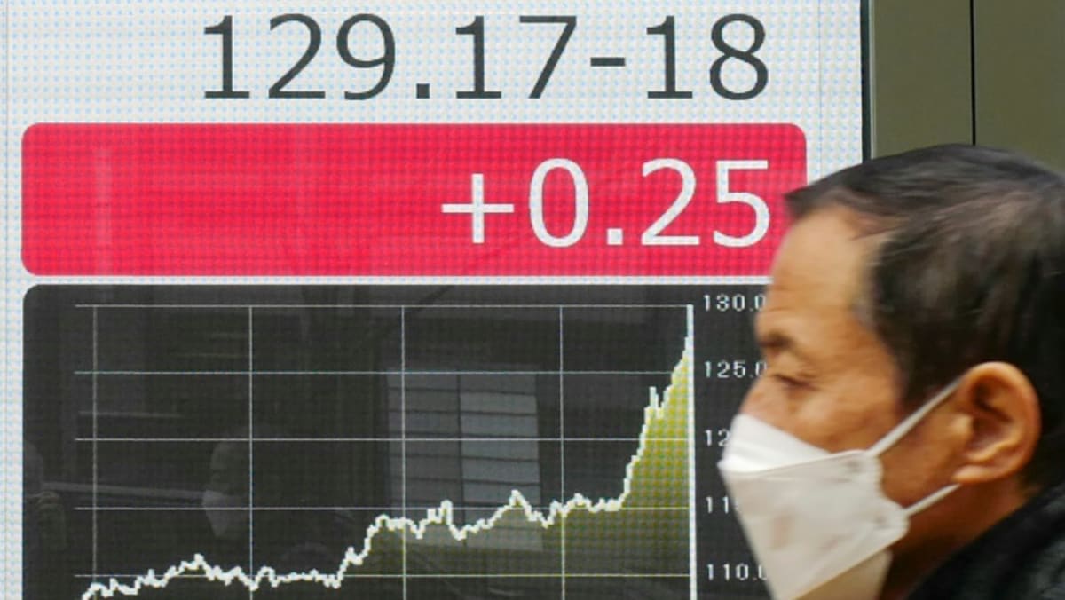 asian-stocks-edge-higher-with-all-eyes-on-fed-rate-path