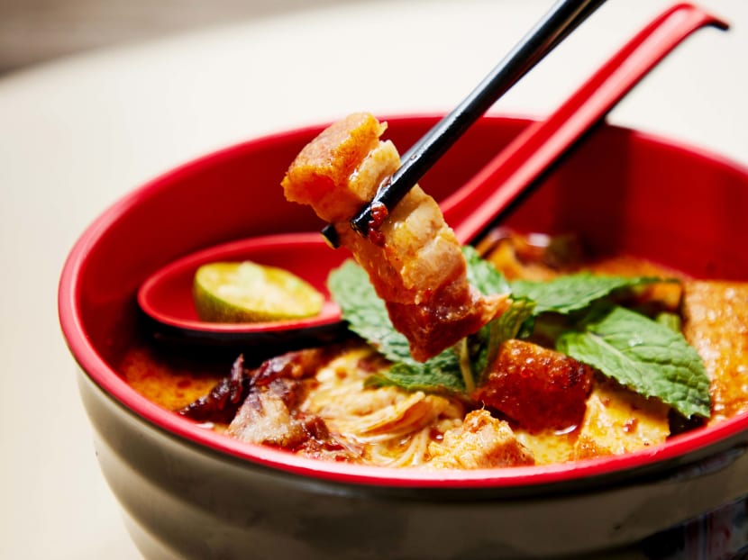 Father & Son Hawkers Sell Ipoh Curry Noodles Using 30YearOld Family