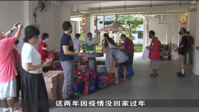 新年期间献爱心 为年长者和客工送暖