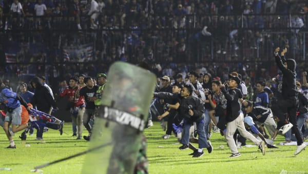 Stampede, riot at Indonesia football match kill at least 125, league suspended