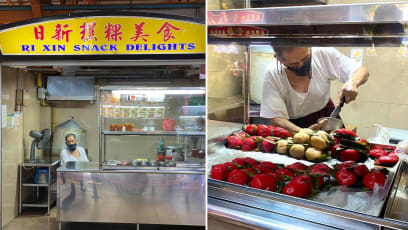 ‘Sad’ Kueh Uncle With Unsold Food At Maxwell Hawker Centre Is Actually Unbothered & Thriving