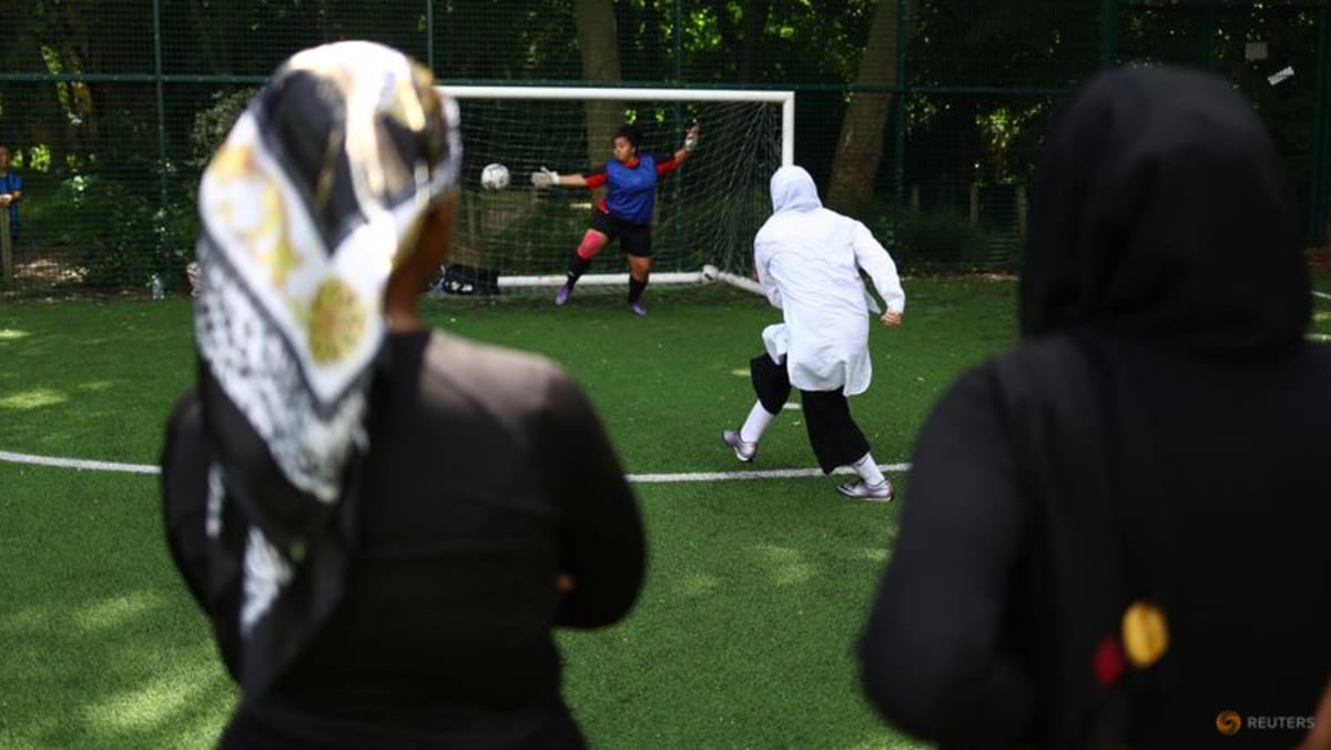 Persaudaraan wanita Muslim yang menyatukan sepak bola dan iman dalam tim London