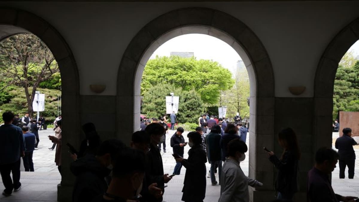 South Korea to hike minimum wage by 2.5% in 2024, smallest in three years South Korea to hike minimum wage by 2.5% in 2024, smallest in three years