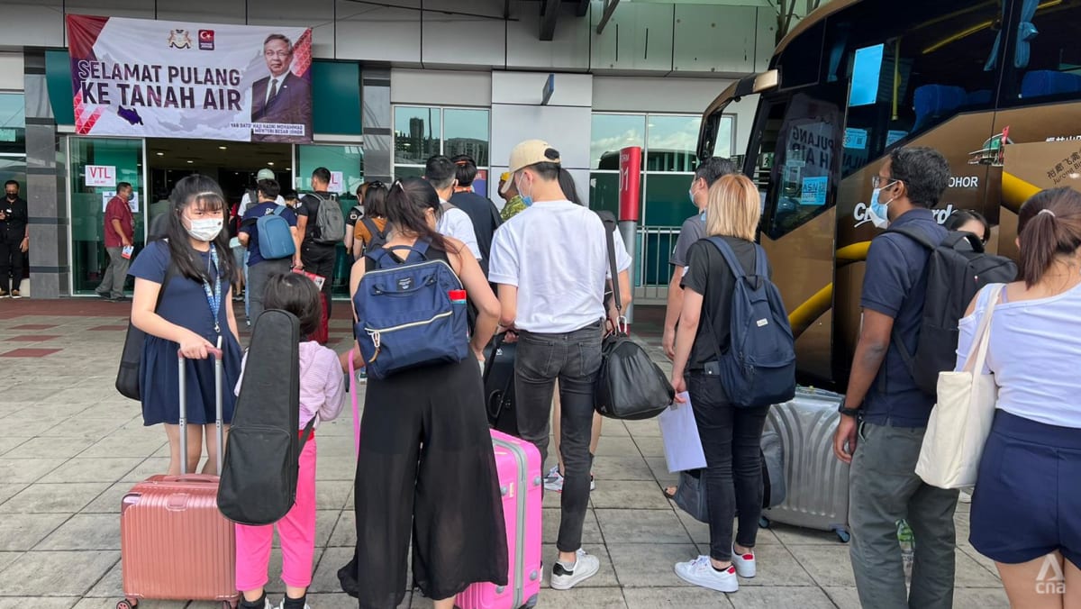 ‘Selamat datang di rumah’: Pelancong VTL pertama yang tiba di Johor dengan bus menantikan reuni keluarga, waktu istirahat yang telah lama ditunggu-tunggu