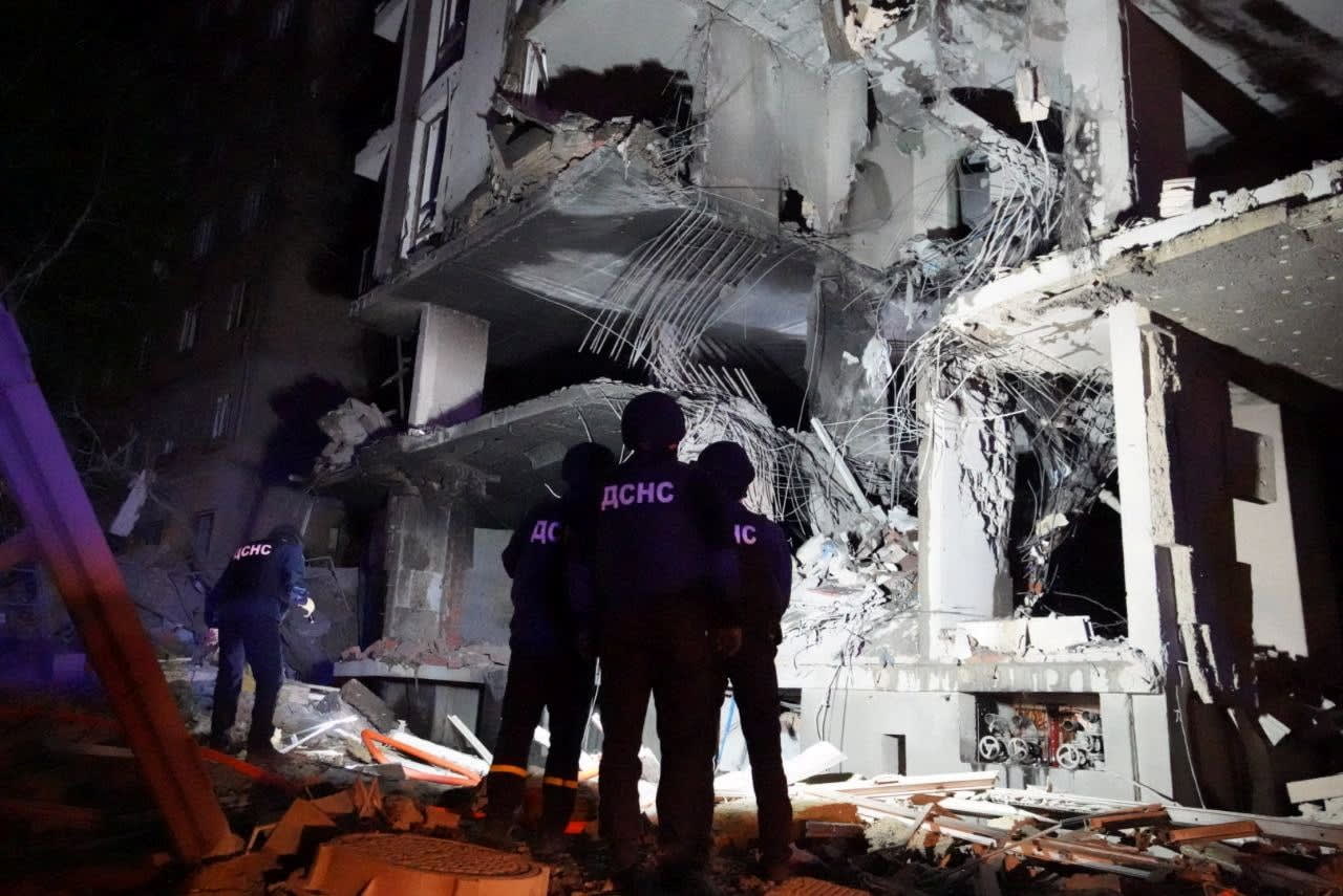 Blasts hit Kyiv as UN chief visits, US pledges new Ukraine aid Blasts hit Kyiv as UN chief visits, US pledges new Ukraine aid