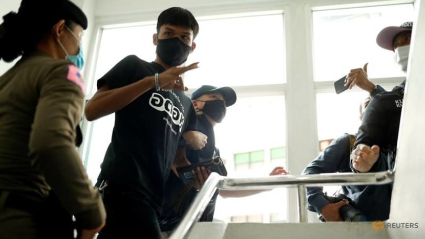Thai police arrest 2 leaders of student protests Thai police arrest 2 leaders of student protests