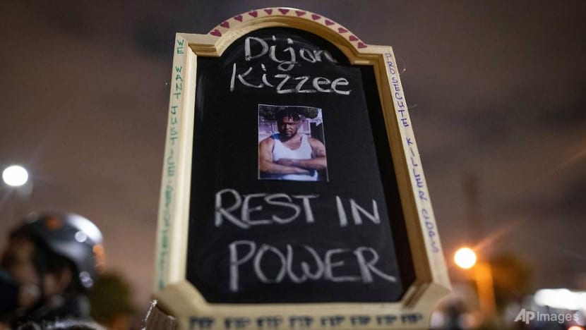 Protests after Los Angeles police kill black man following altercation Protests after Los Angeles police kill black man following altercation