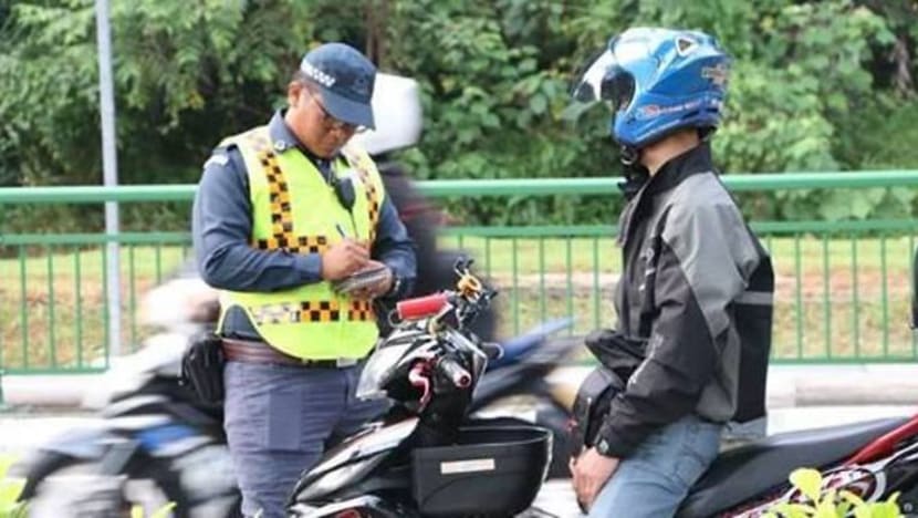 197 penunggang motosikal ditahan di pusat pemeriksaan kerana asap kenderaan dan bunyi bising berlebihan 197 penunggang motosikal ditahan di pusat pemeriksaan kerana asap kenderaan dan bunyi bising berlebihan