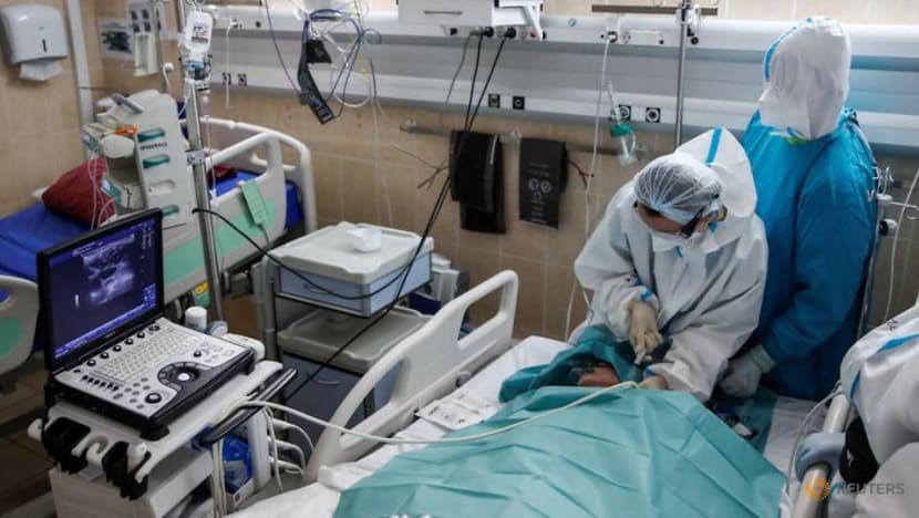 Moscow hospital feels strain of second COVID-19 wave Moscow hospital feels strain of second COVID-19 wave
