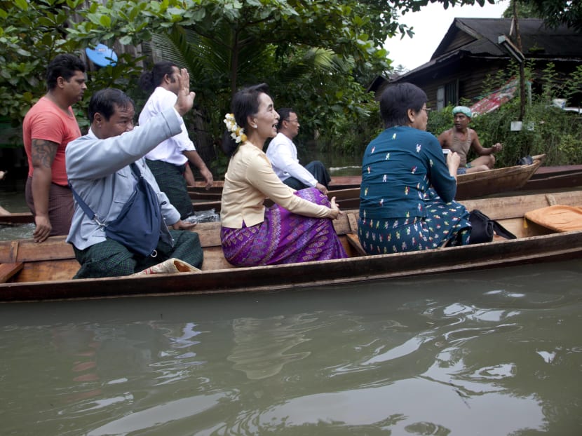 Gallery: Myanmar opposition leader Suu Kyi visits flood-hit area