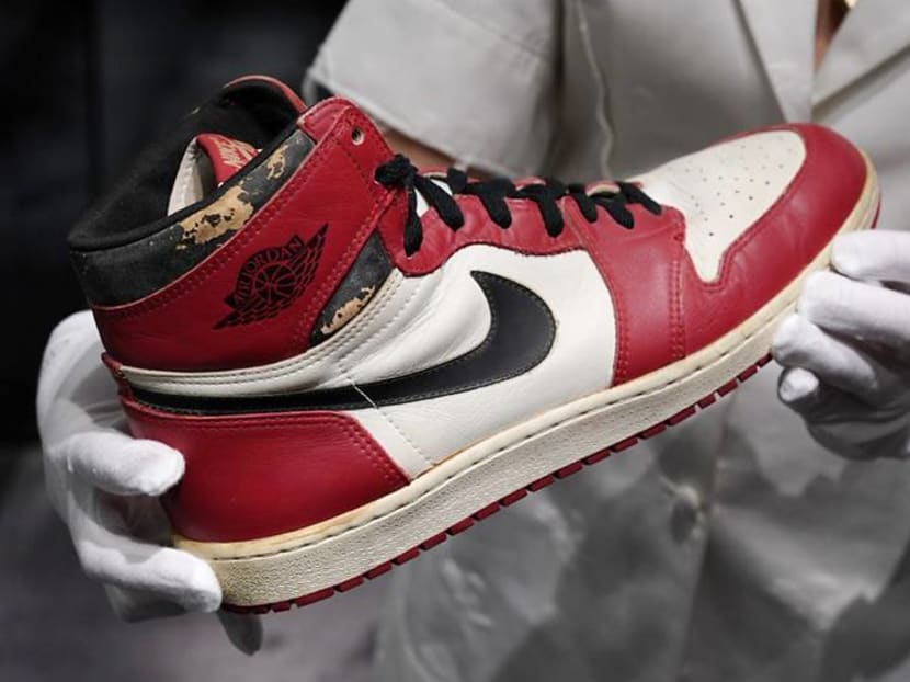 Ekspert aIDS Lav en snemand A pair of sneakers worn by Michael Jordan sells for record US$615,000 - CNA  Luxury