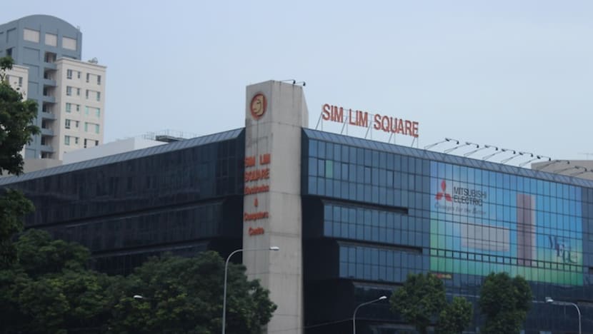 Five public entertainment outlets under investigation for suspected violations, 25 arrested Five public entertainment outlets under investigation for suspected violations, 25 arrested