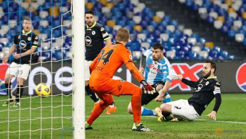 Soccer-Ten-man Spezia stun Napoli with comeback victory Soccer-Ten-man Spezia stun Napoli with comeback victory