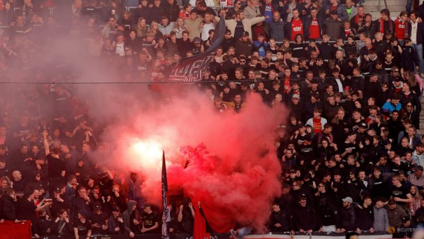 Soccer:AZ Alkmaar ban fans and boost security after West Ham attack