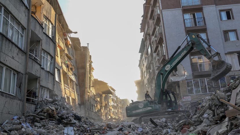 Lebih ramai kontraktor, pemilik dan pengurus hotel ditahan susuli gempa bumi Turki