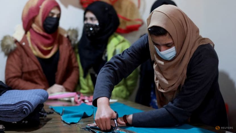 Afghan women losing jobs fast as economy shrinks and rights curtailed Afghan women losing jobs fast as economy shrinks and rights curtailed