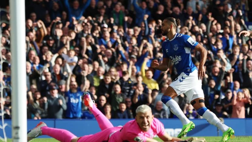 Soccer-Forest stun Liverpool, Manchester City and Everton claim home wins Soccer-Forest stun Liverpool, Manchester City and Everton claim home wins
