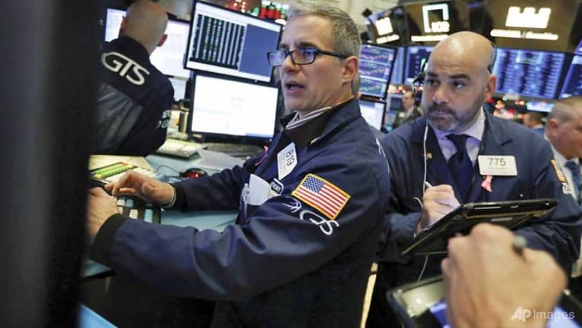 US stocks jump on 'dovish' speech by Fed chief, Dow +2.5% US stocks jump on 'dovish' speech by Fed chief, Dow +2.5%