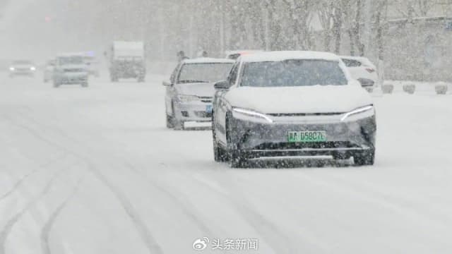 中国暴雪电动车受困  车主充电难
