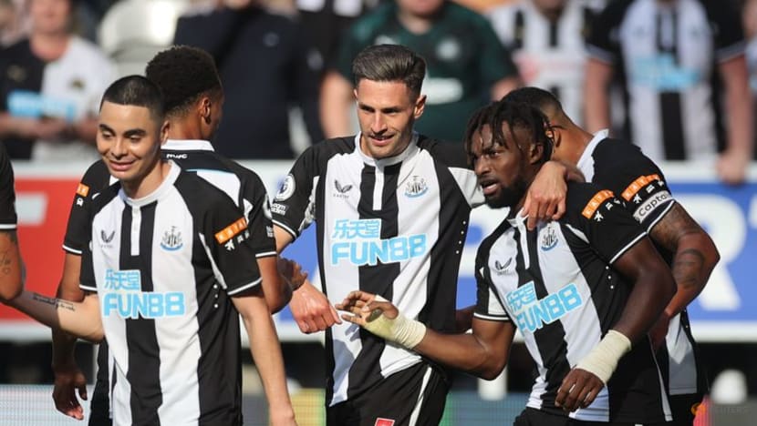 Football: Saints earn point with late penalty in 2-2 draw at Newcastle Football: Saints earn point with late penalty in 2-2 draw at Newcastle