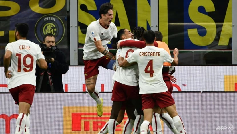 Smalling heads Roma to win at struggling Inter Milan