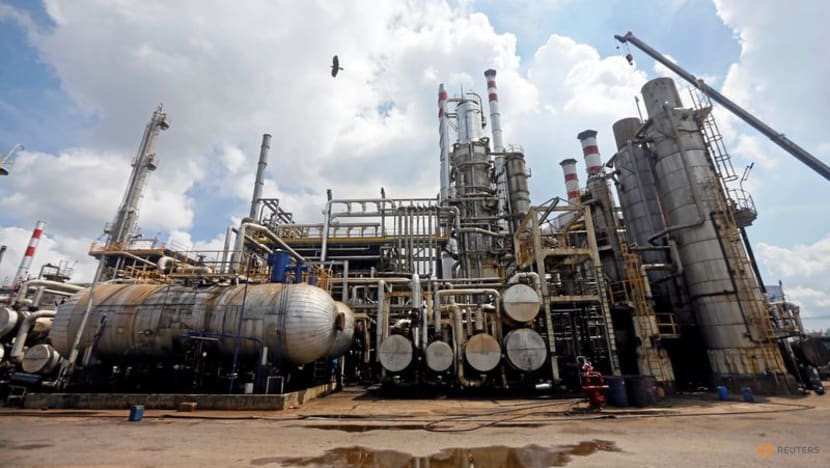 Sri Lanka shuts only oil refinery to manage forex crisis Sri Lanka shuts only oil refinery to manage forex crisis
