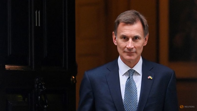 UK is committed to making electric vehicle batteries, Hunt says