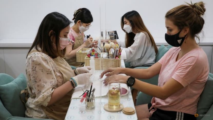 Malaysian salon paints Squid Game manicures of tiny coffins, green tracksuits Malaysian salon paints Squid Game manicures of tiny coffins, green tracksuits