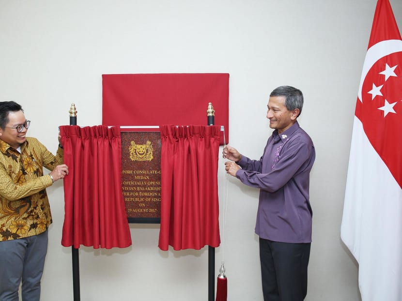 Minister for Foreign Affairs Vivian Balakrishnan (right) and Singapore's new Consul-General to Medan Mark Low officiating the Republic's upgraded Consulate-General in Medan on August 29, 2017. Photo: Vivian Balakrishnan/Facebook